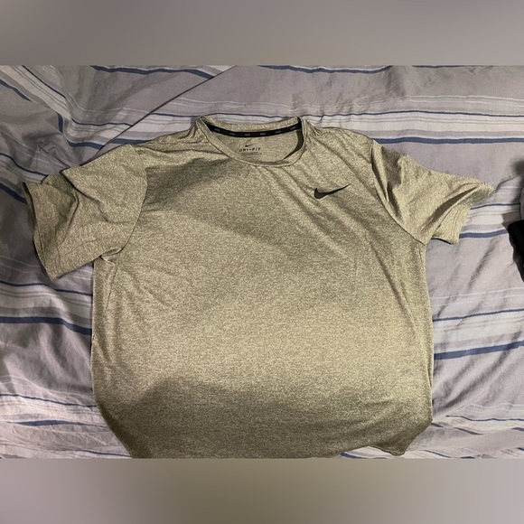 Nike Dri fit shirt - Picture 1 of 1